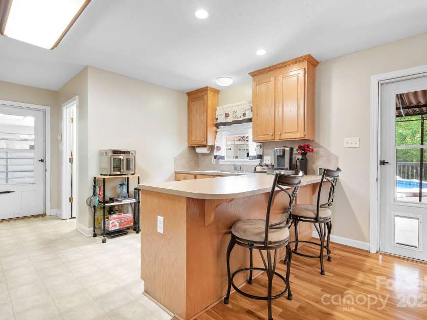136 Barringer Drive, Statesville, NC 28625.  MLS# CAR4265098, YatesRealty ID 20333. 