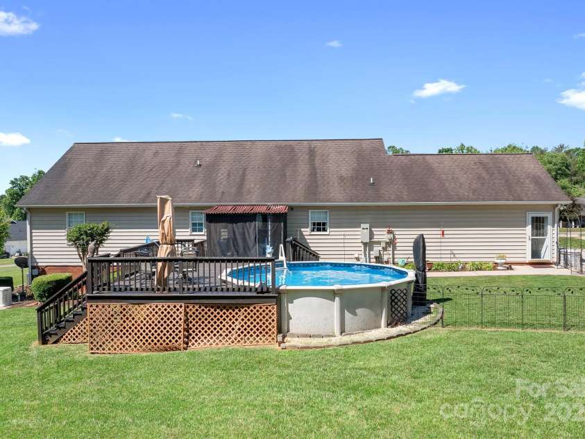 136 Barringer Drive, Statesville, NC 28625.  MLS# CAR4265098, YatesRealty ID 20333. 