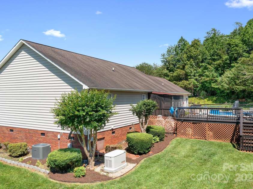 136 Barringer Drive, Statesville, NC 28625.  MLS# CAR4265098, YatesRealty ID 20333. 