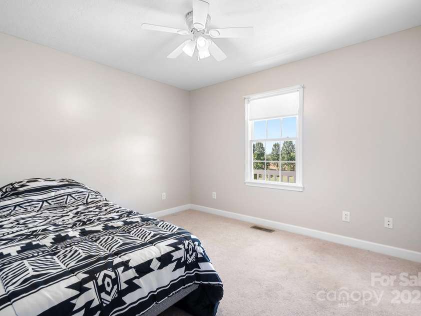 136 Barringer Drive, Statesville, NC 28625.  MLS# CAR4265098, YatesRealty ID 20333. Bed 3