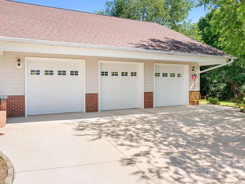 136 Barringer Drive, Statesville, NC 28625.  MLS# CAR4265098, YatesRealty ID 20333. Detached 40x40 shop with commercial grade concrete and doors
