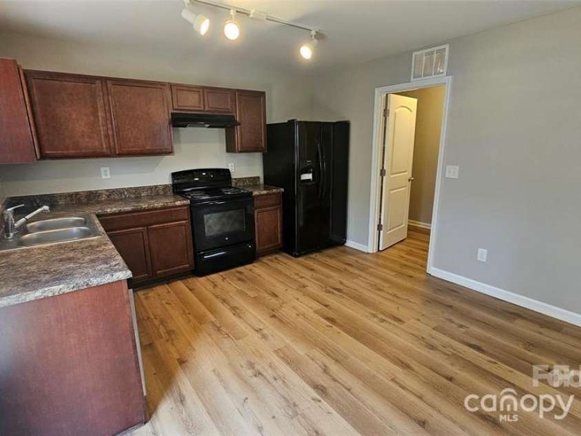 5823 Natick Drive, Charlotte, NC 28214.  MLS# CAR4257135, YatesRealty ID 20334. 
