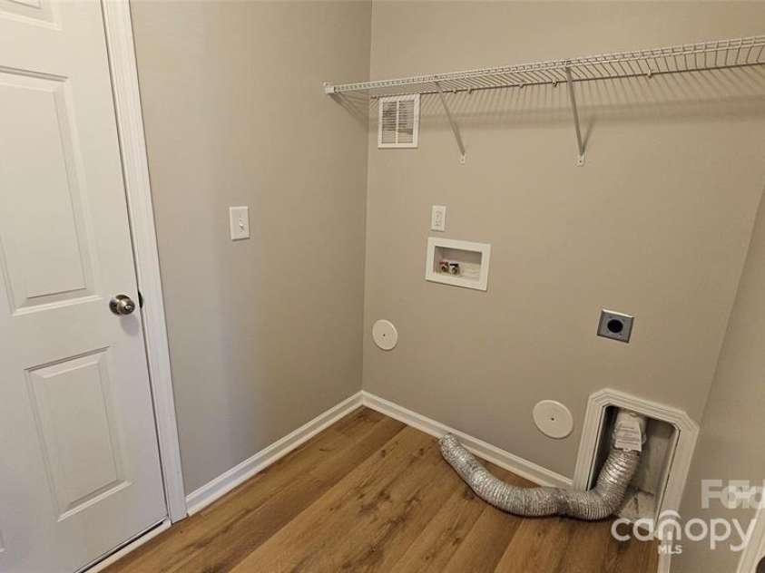 5823 Natick Drive, Charlotte, NC 28214.  MLS# CAR4257135, YatesRealty ID 20334. 