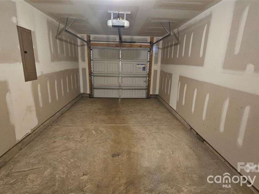 5823 Natick Drive, Charlotte, NC 28214.  MLS# CAR4257135, YatesRealty ID 20334. 