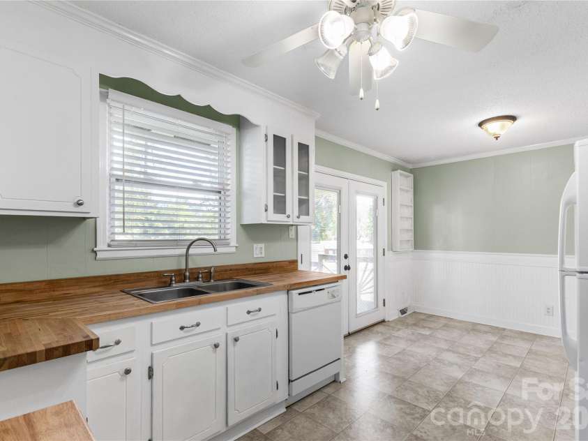 1422 Woodhaven Road, Rock Hill, SC 29732.  MLS# CAR4378164, YatesRealty ID 20335. Kitchen