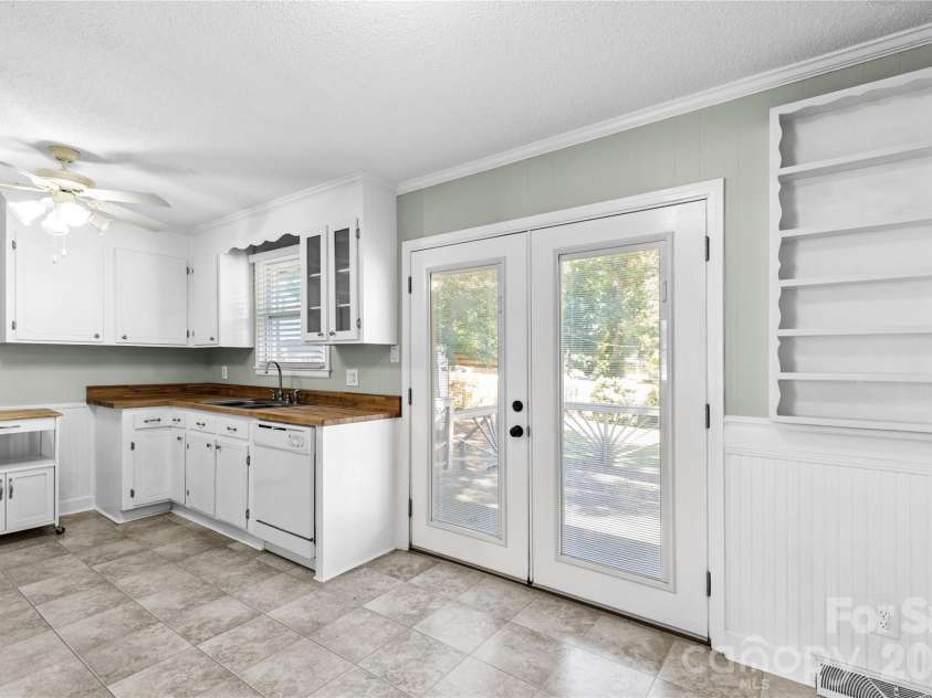 1422 Woodhaven Road, Rock Hill, SC 29732.  MLS# CAR4378164, YatesRealty ID 20335. Kitchen