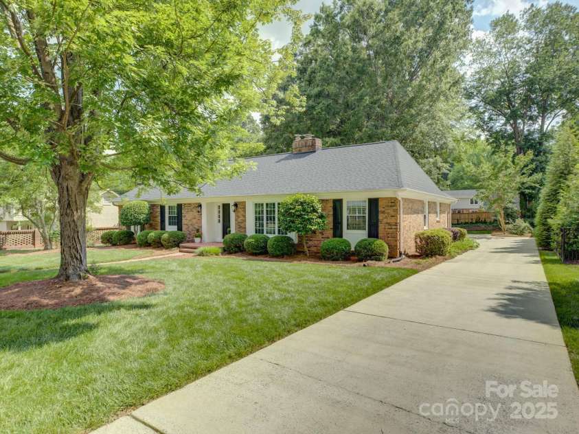 6116 Springhouse Lane, Charlotte, NC 28211.  MLS# CAR4263300, YatesRealty ID 20335. Welcome to 6116 Springhouse Lane!