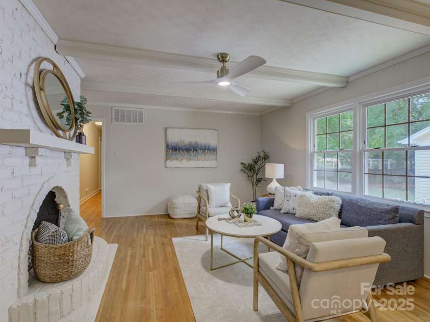 6116 Springhouse Lane, Charlotte, NC 28211.  MLS# CAR4263300, YatesRealty ID 20335. Welcome to 6116 Springhouse Lane!