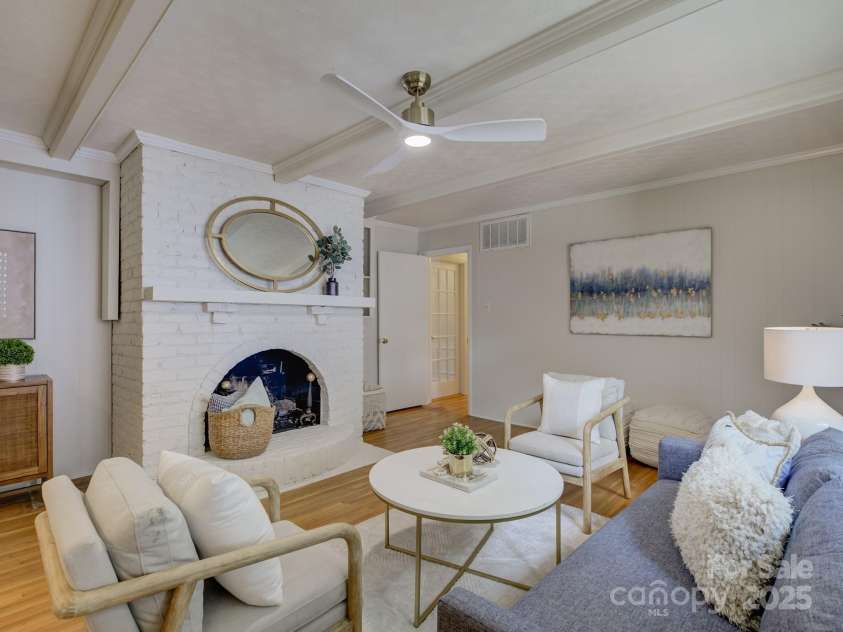 6116 Springhouse Lane, Charlotte, NC 28211.  MLS# CAR4263300, YatesRealty ID 20335. Welcome to 6116 Springhouse Lane!