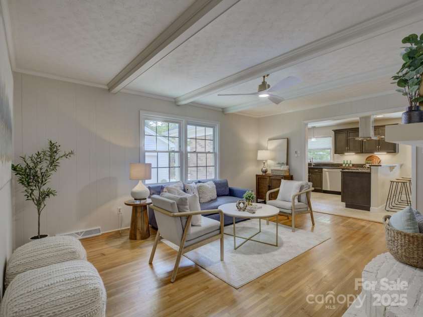 6116 Springhouse Lane, Charlotte, NC 28211.  MLS# CAR4263300, YatesRealty ID 20335. Welcome to 6116 Springhouse Lane!