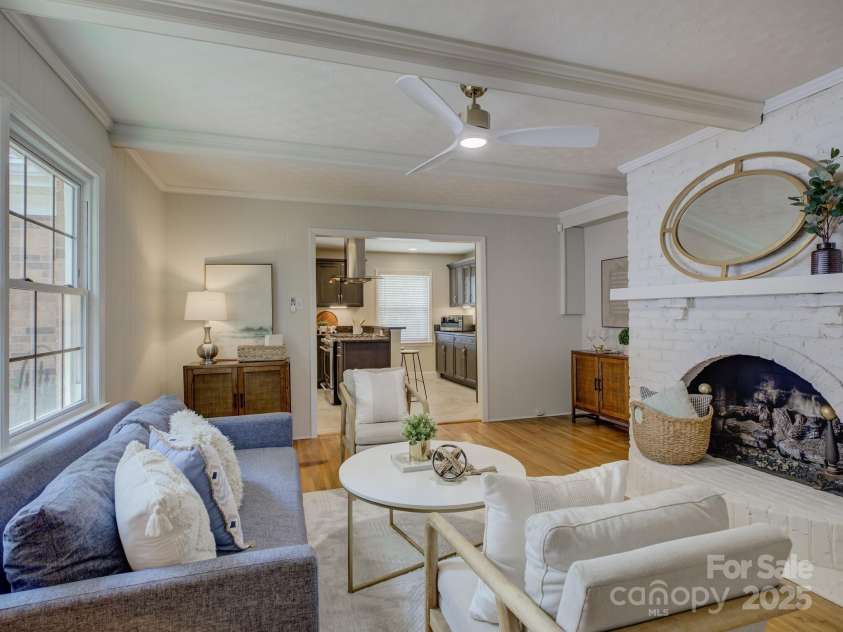 6116 Springhouse Lane, Charlotte, NC 28211.  MLS# CAR4263300, YatesRealty ID 20335. Welcome to 6116 Springhouse Lane!