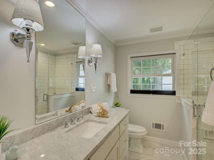 6116 Springhouse Lane, Charlotte, NC 28211.  MLS# CAR4263300, YatesRealty ID 20335. Welcome to 6116 Springhouse Lane!