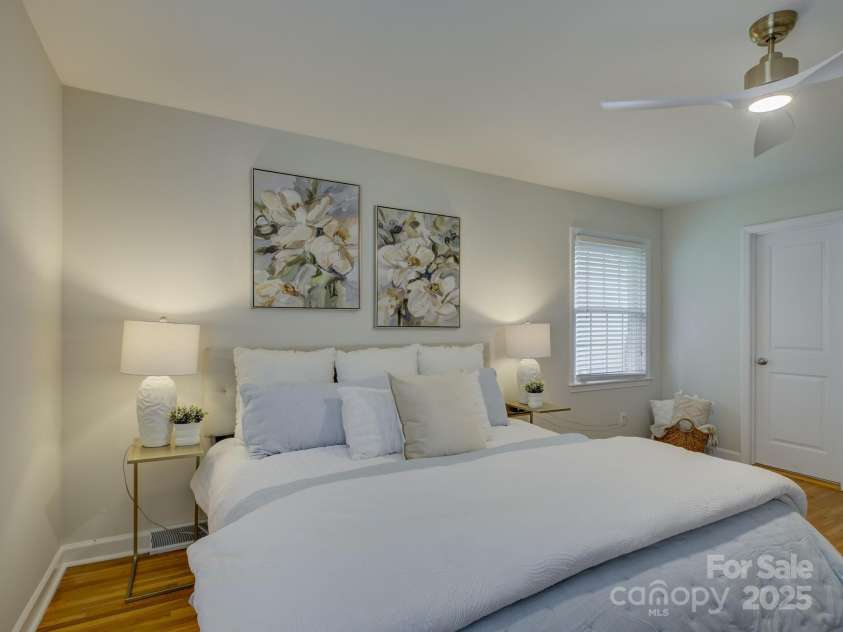 6116 Springhouse Lane, Charlotte, NC 28211.  MLS# CAR4263300, YatesRealty ID 20335. Welcome to 6116 Springhouse Lane!