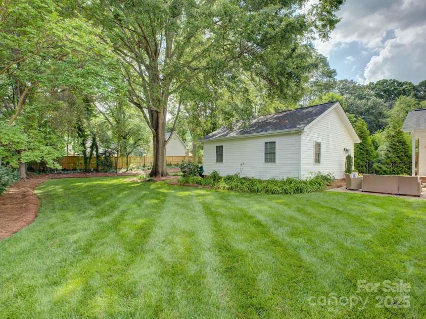 6116 Springhouse Lane, Charlotte, NC 28211.  MLS# CAR4263300, YatesRealty ID 20335. Welcome to 6116 Springhouse Lane!