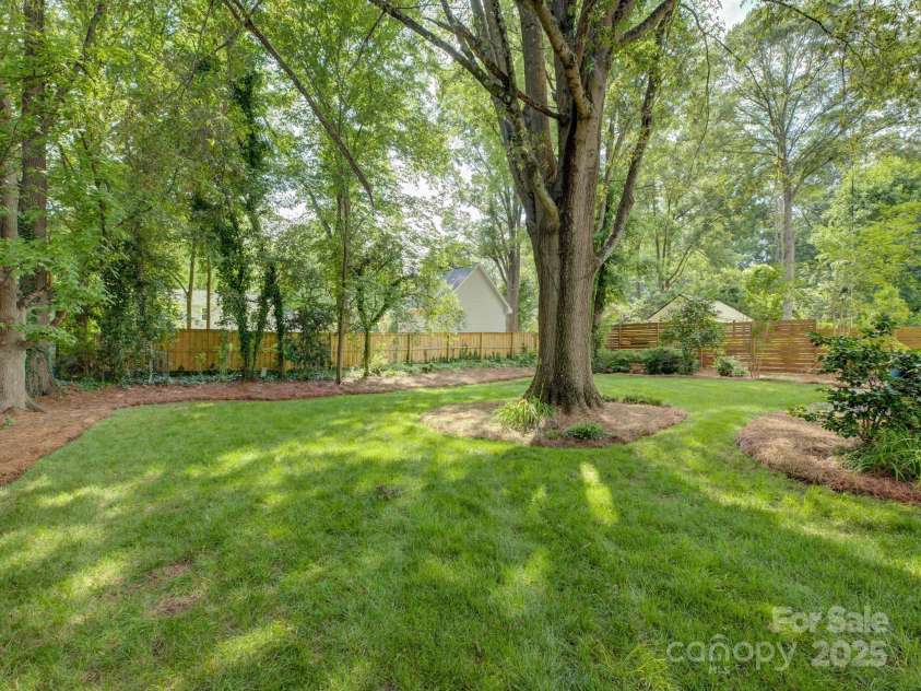 6116 Springhouse Lane, Charlotte, NC 28211.  MLS# CAR4263300, YatesRealty ID 20335. Welcome to 6116 Springhouse Lane!