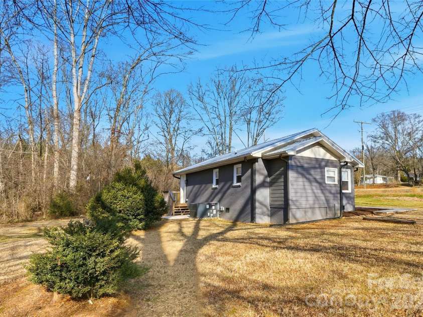 7172 Old Plank Road, Stanley, NC 28164.  MLS# CAR4332507, YatesRealty ID 20336. 