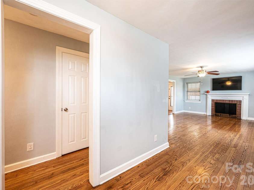 1425 5th Street, Hickory, NC 28601.  MLS# CAR4351835, YatesRealty ID 20337. 