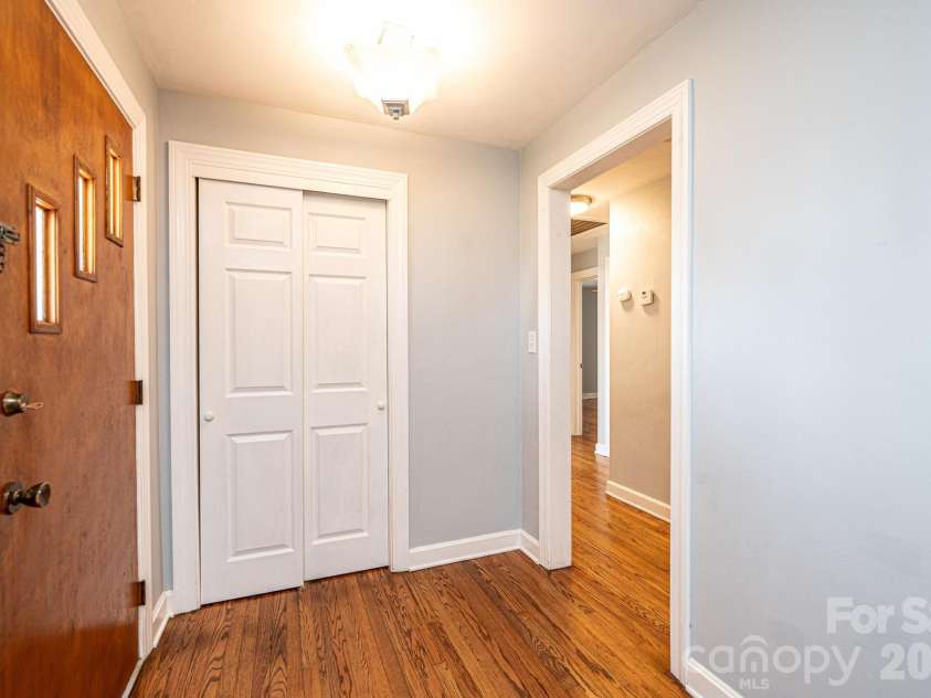 1425 5th Street, Hickory, NC 28601.  MLS# CAR4351835, YatesRealty ID 20337. Front Entry Area