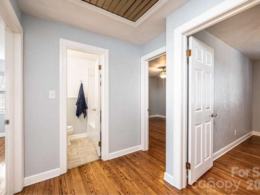 1425 5th Street, Hickory, NC 28601.  MLS# CAR4351835, YatesRealty ID 20337. Hallway