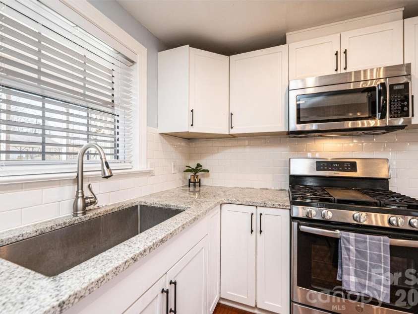 1425 5th Street, Hickory, NC 28601.  MLS# CAR4351835, YatesRealty ID 20337. Kitchen