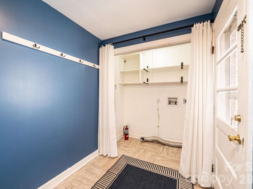 1425 5th Street, Hickory, NC 28601.  MLS# CAR4351835, YatesRealty ID 20337. Laundry/Mud Room