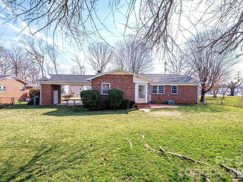 1425 5th Street, Hickory, NC 28601.  MLS# CAR4351835, YatesRealty ID 20337. Level, Fenced Back Yard
