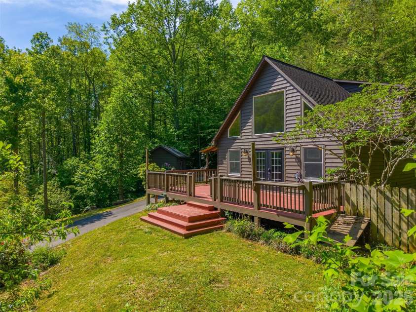 110 Wyoming Drive, Sylva, NC 28779.  MLS# CAR4378361, YatesRealty ID 20338. 