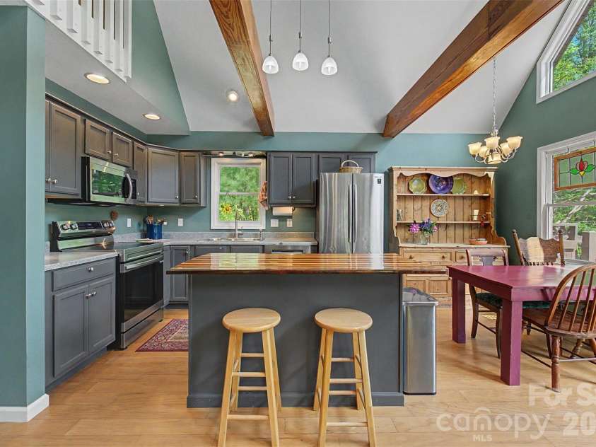 110 Wyoming Drive, Sylva, NC 28779.  MLS# CAR4378361, YatesRealty ID 20338. 