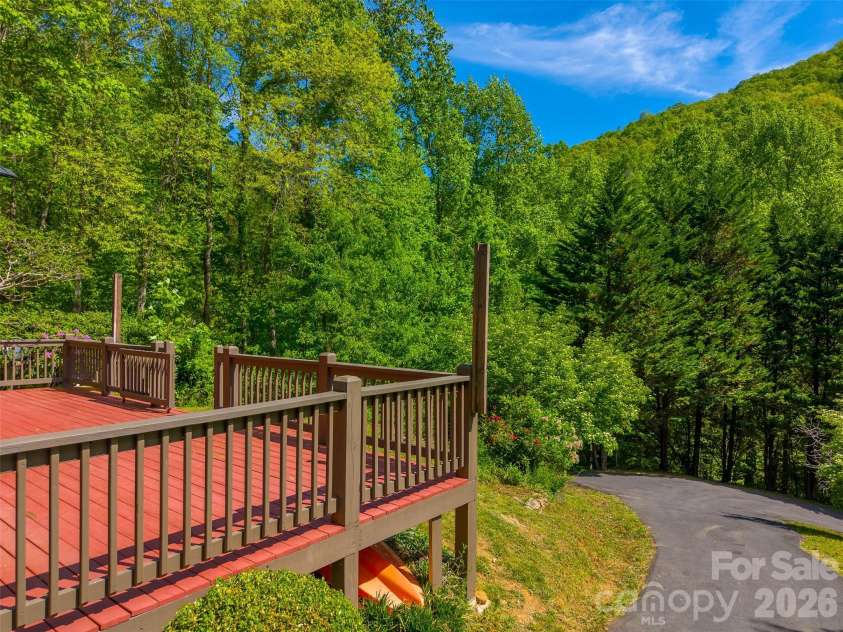 110 Wyoming Drive, Sylva, NC 28779.  MLS# CAR4378361, YatesRealty ID 20338. 