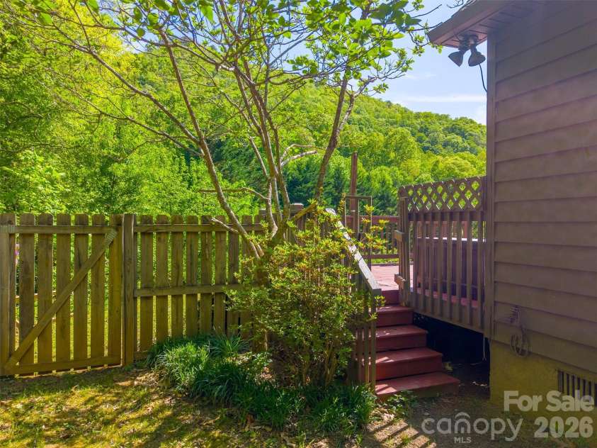 110 Wyoming Drive, Sylva, NC 28779.  MLS# CAR4378361, YatesRealty ID 20338. Backyard