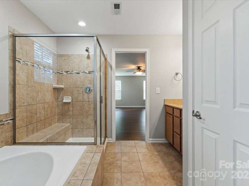 4095 Harmattan Drive, Denver, NC 28037.  MLS# CAR4259447, YatesRealty ID 20338. Fill your beautiful garden tub with hot water from a brand new water heater just installed.