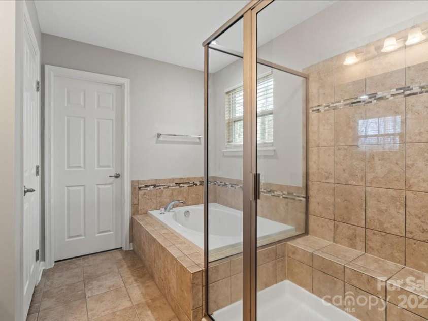 4095 Harmattan Drive, Denver, NC 28037.  MLS# CAR4259447, YatesRealty ID 20338. Primary Bathroom with garden tub overlooks the big back yard