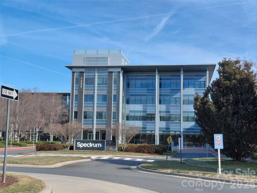 10910 Elm Bend Drive, Charlotte, NC 28273.  MLS# CAR4337592, YatesRealty ID 20339. 5 miles to huge Spectrum Cable campus