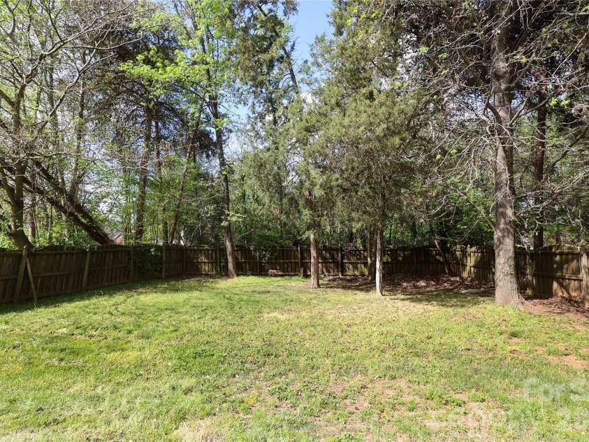 10910 Elm Bend Drive, Charlotte, NC 28273.  MLS# CAR4337592, YatesRealty ID 20339. Flat fenced in backyard.
