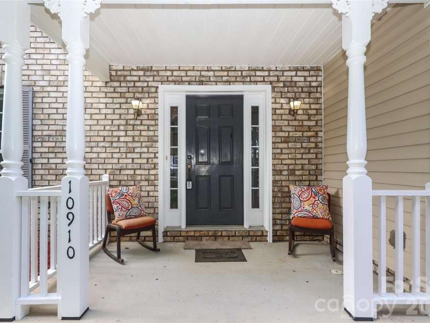 10910 Elm Bend Drive, Charlotte, NC 28273.  MLS# CAR4337592, YatesRealty ID 20339. Inviting front porch.