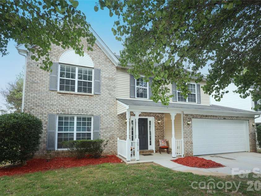 10910 Elm Bend Drive, Charlotte, NC 28273.  MLS# CAR4337592, YatesRealty ID 20339. The front of this move in ready home