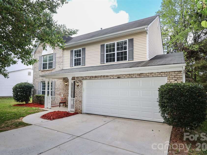 10910 Elm Bend Drive, Charlotte, NC 28273.  MLS# CAR4337592, YatesRealty ID 20339. Totally renovated inside and move in ready.