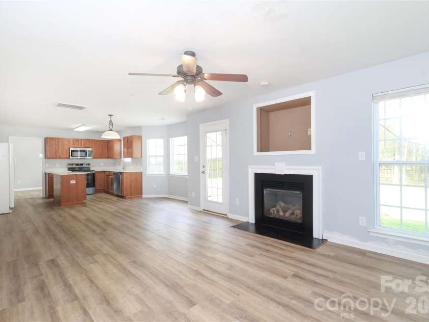 10910 Elm Bend Drive, Charlotte, NC 28273.  MLS# CAR4337592, YatesRealty ID 20339. View from great room into kitchen and breakfast area.
