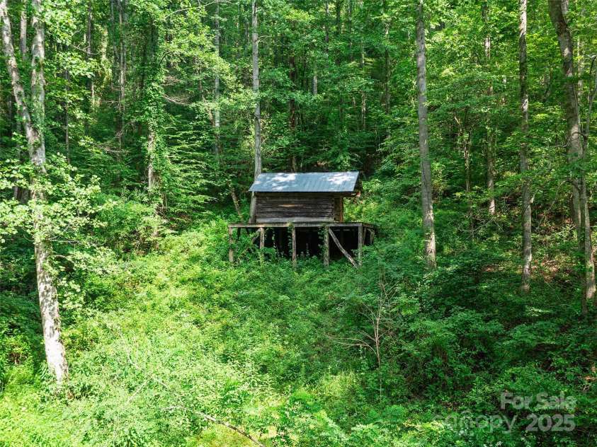 9065 NC 63 Highway, Leicester, NC 28748.  MLS# CAR4286038, YatesRealty ID 2034. Primitive Cabin