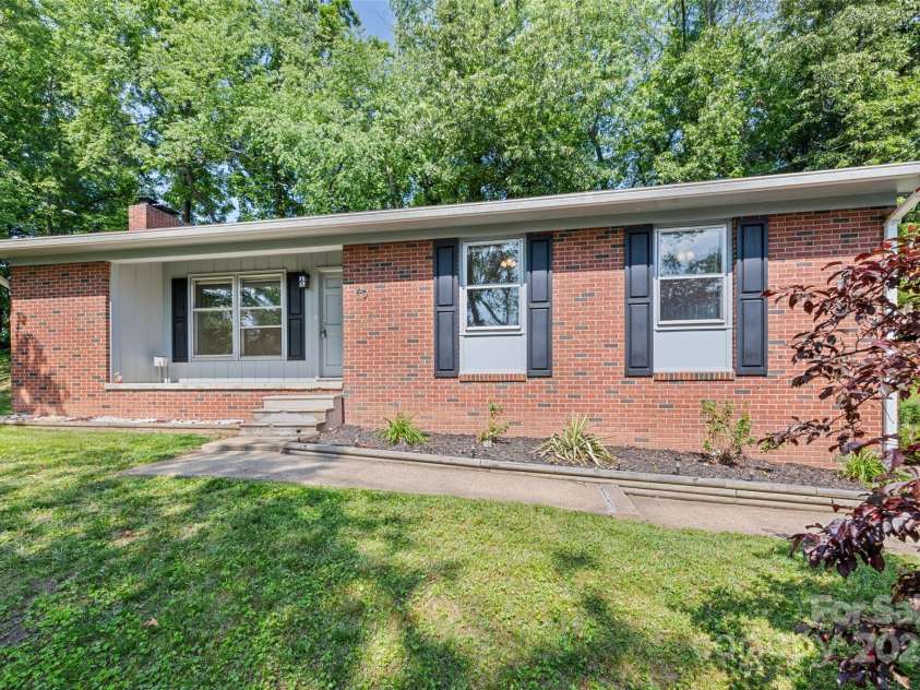 40 Autumn Street, Canton, NC 28716.  MLS# CAR4268186, YatesRealty ID 20341. 