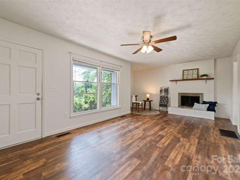 40 Autumn Street, Canton, NC 28716.  MLS# CAR4268186, YatesRealty ID 20341. 