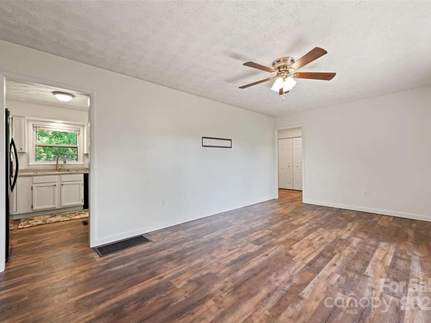 40 Autumn Street, Canton, NC 28716.  MLS# CAR4268186, YatesRealty ID 20341. 