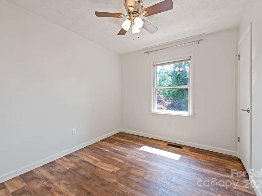 40 Autumn Street, Canton, NC 28716.  MLS# CAR4268186, YatesRealty ID 20341. 