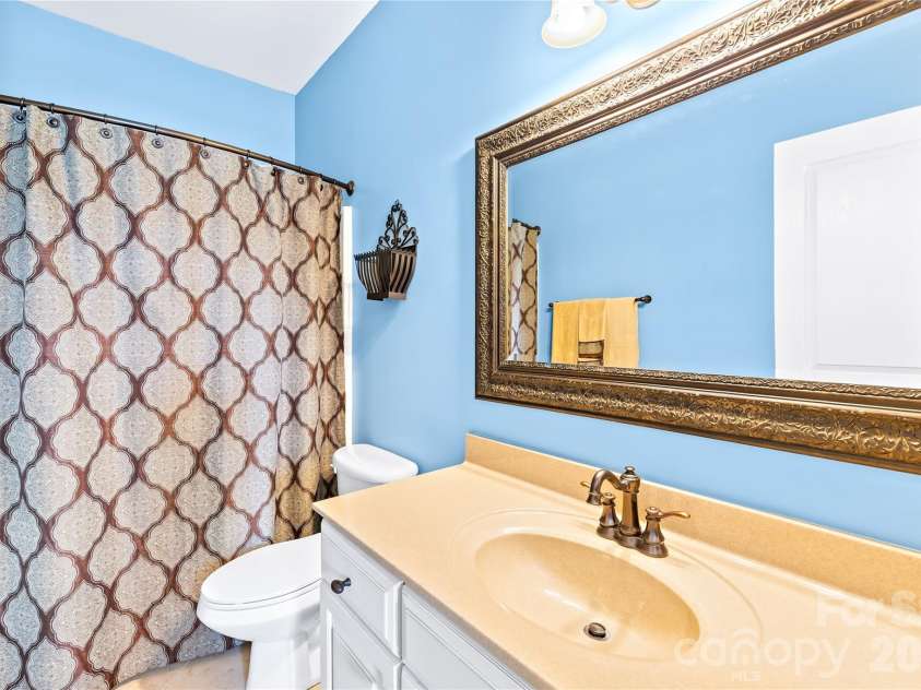 8416 Fairgreen Avenue, Waxhaw, NC 28173.  MLS# CAR4367125, YatesRealty ID 20341. Full bath