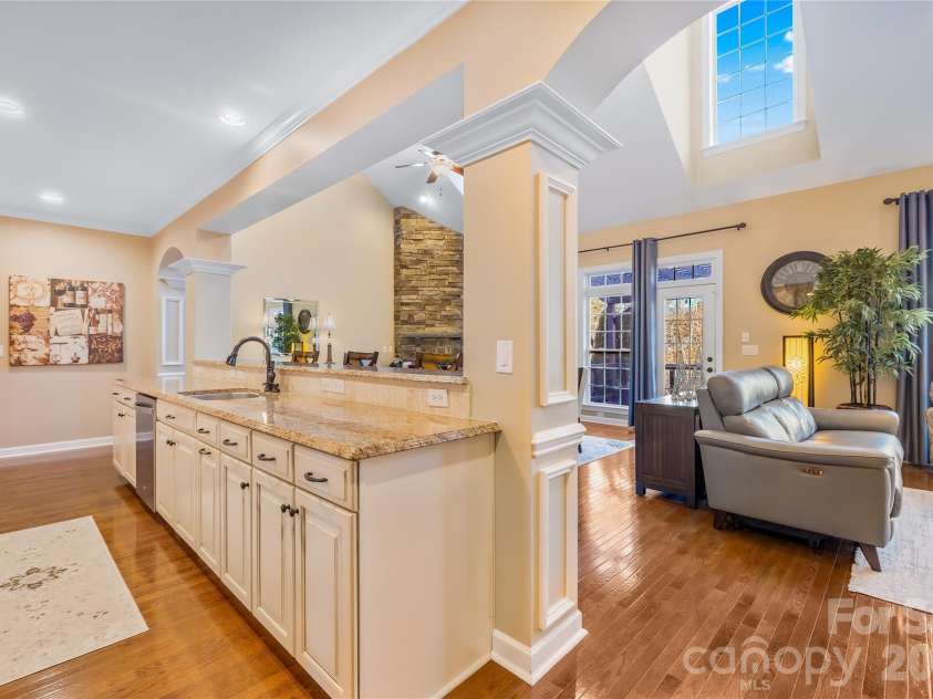 8416 Fairgreen Avenue, Waxhaw, NC 28173.  MLS# CAR4367125, YatesRealty ID 20341. Light and bright open floor plan