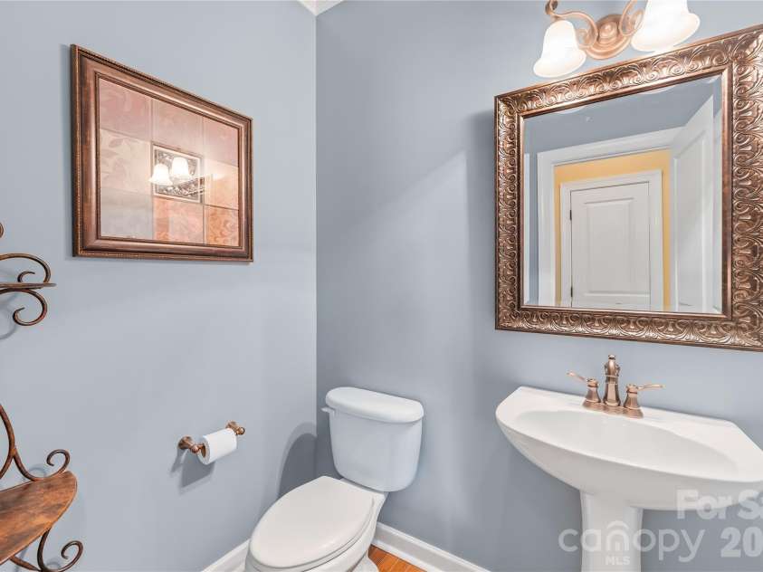 8416 Fairgreen Avenue, Waxhaw, NC 28173.  MLS# CAR4367125, YatesRealty ID 20341. Main level half bath