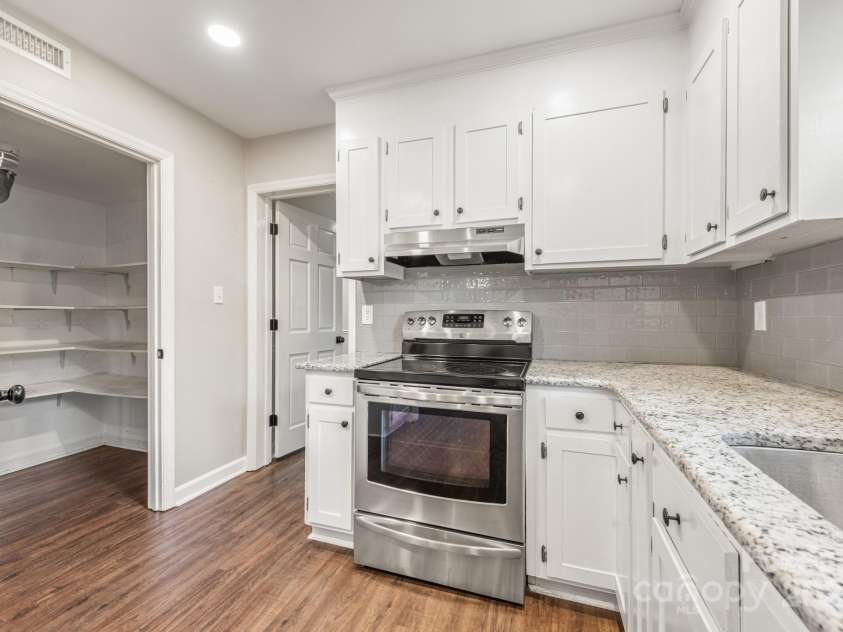 3101 Willowbrae Road, Charlotte, NC 28226.  MLS# CAR4256268, YatesRealty ID 20342. 