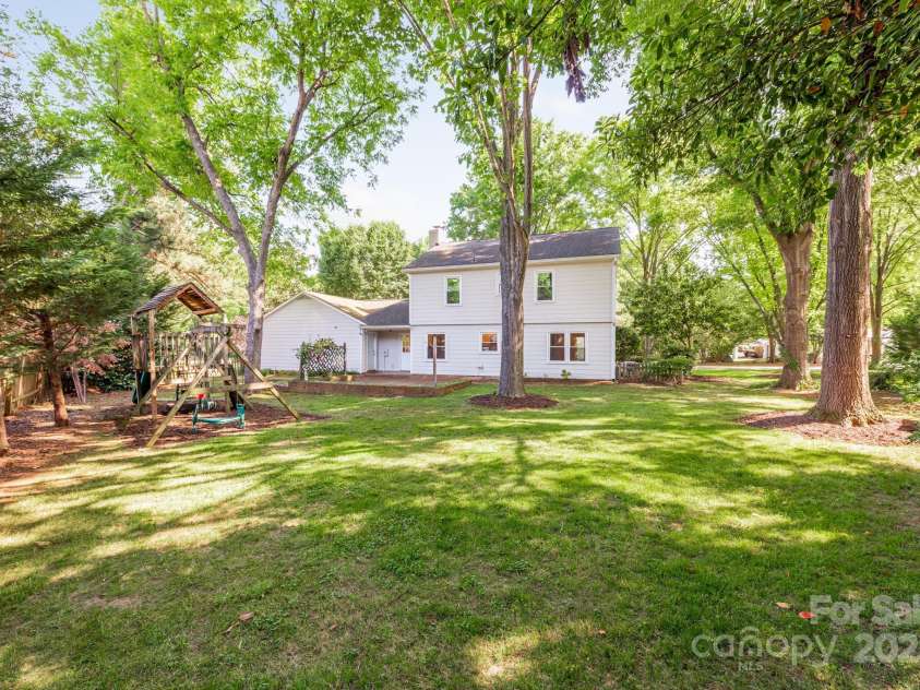 3101 Willowbrae Road, Charlotte, NC 28226.  MLS# CAR4256268, YatesRealty ID 20342. 