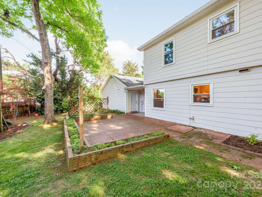 3101 Willowbrae Road, Charlotte, NC 28226.  MLS# CAR4256268, YatesRealty ID 20342. 