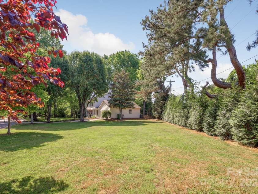 3101 Willowbrae Road, Charlotte, NC 28226.  MLS# CAR4256268, YatesRealty ID 20342. 